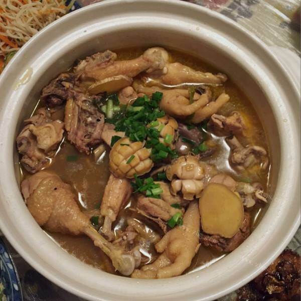 美味的胡椒啫啫滑鸡煲