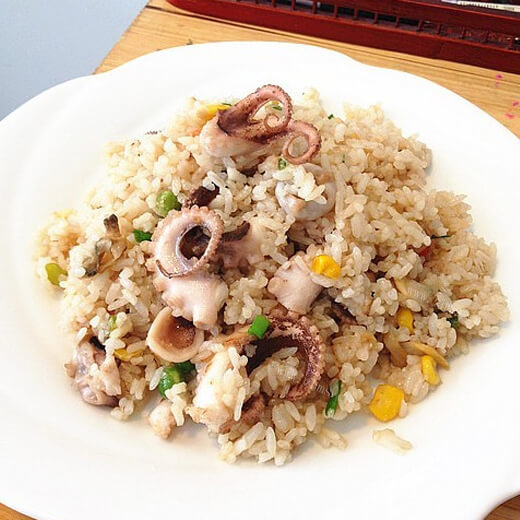 美味的鱿鱼蛋炒饭