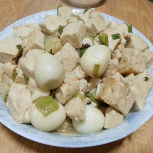好吃的豆腐炖鹌鹑蛋