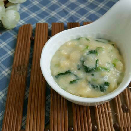 美味的菠菜奶酪玉米面疙瘩
