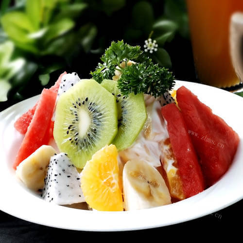 酸甜美味的橙子缤纷沙拉