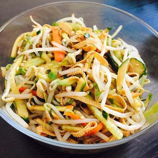 美味的凉拌豆芽木耳