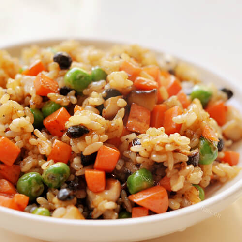 美味青椒火腿胡萝卜炒饭