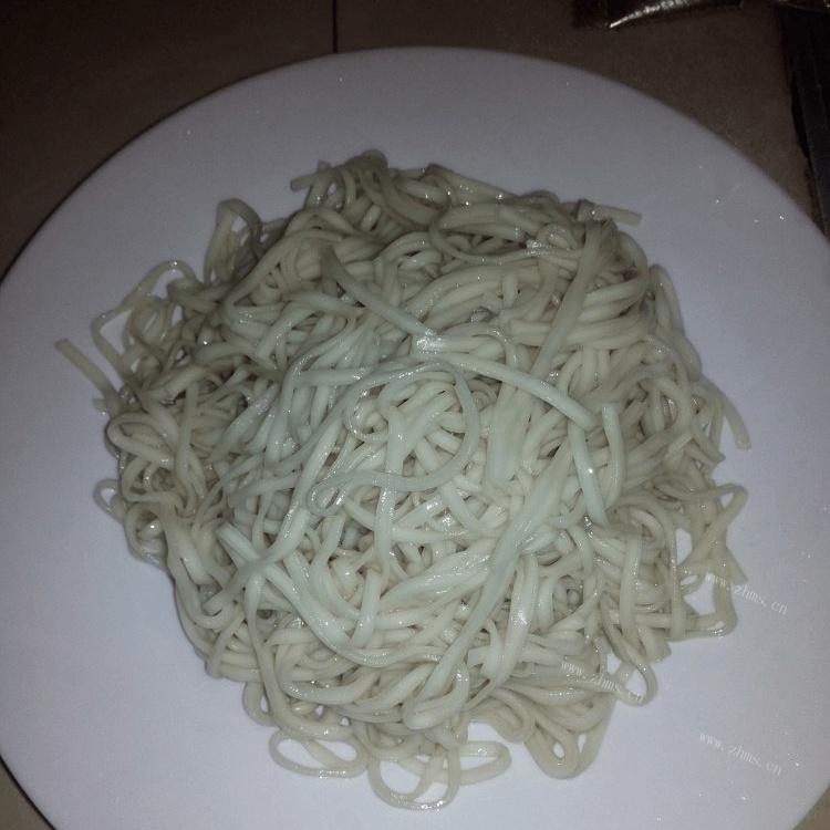 自制青椒鸡蛋葛根面做法图解3)