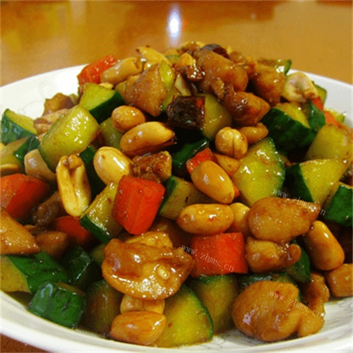 美味的黄瓜核桃鸡丁