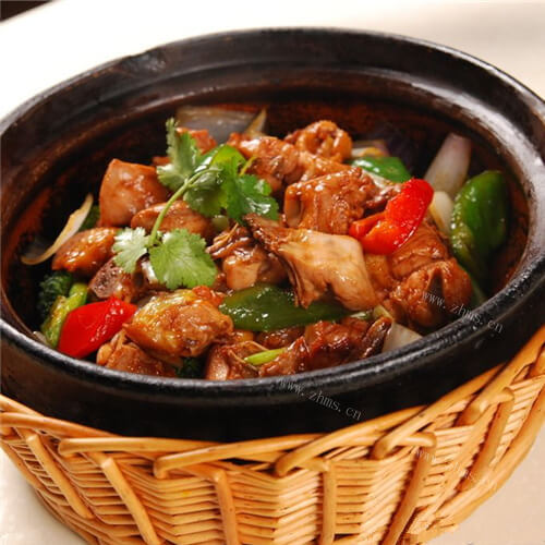 美味的胡椒啫啫滑鸡煲