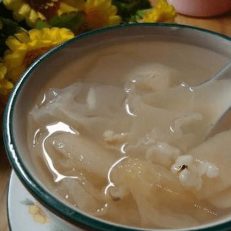 甜甜的薏米雪梨银耳汤