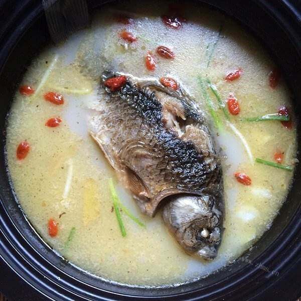 美味的枸杞滚鱼滑汤