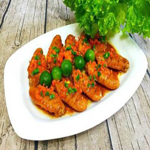 美味的加料青柠鸡翅汤