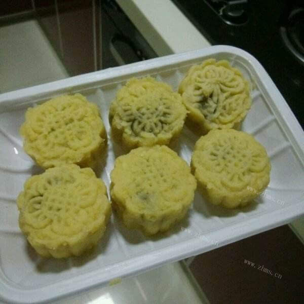 甜甜的蒸出来的绿豆糕