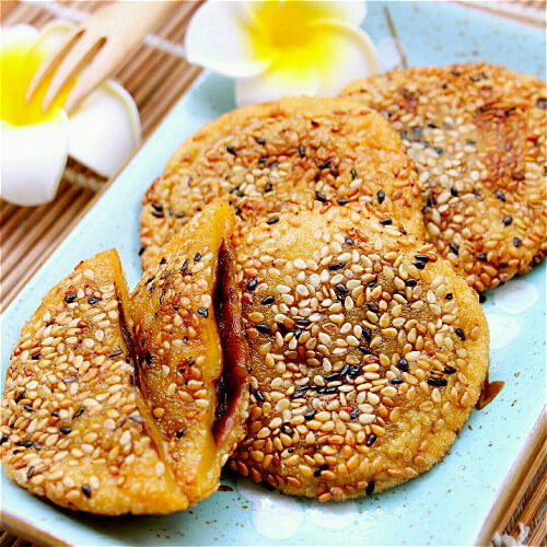 美味的豆沙馅芝麻糯米饼