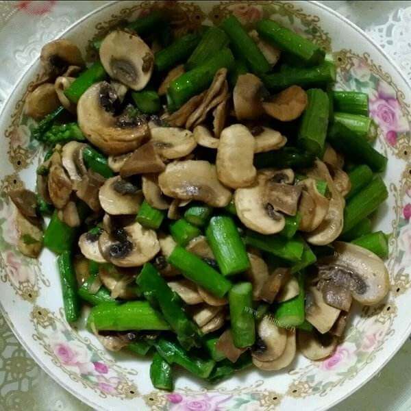 好吃的浓汤松茸蘑菇锅