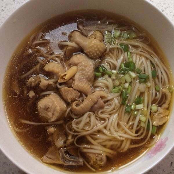 营养的鸡肉面条