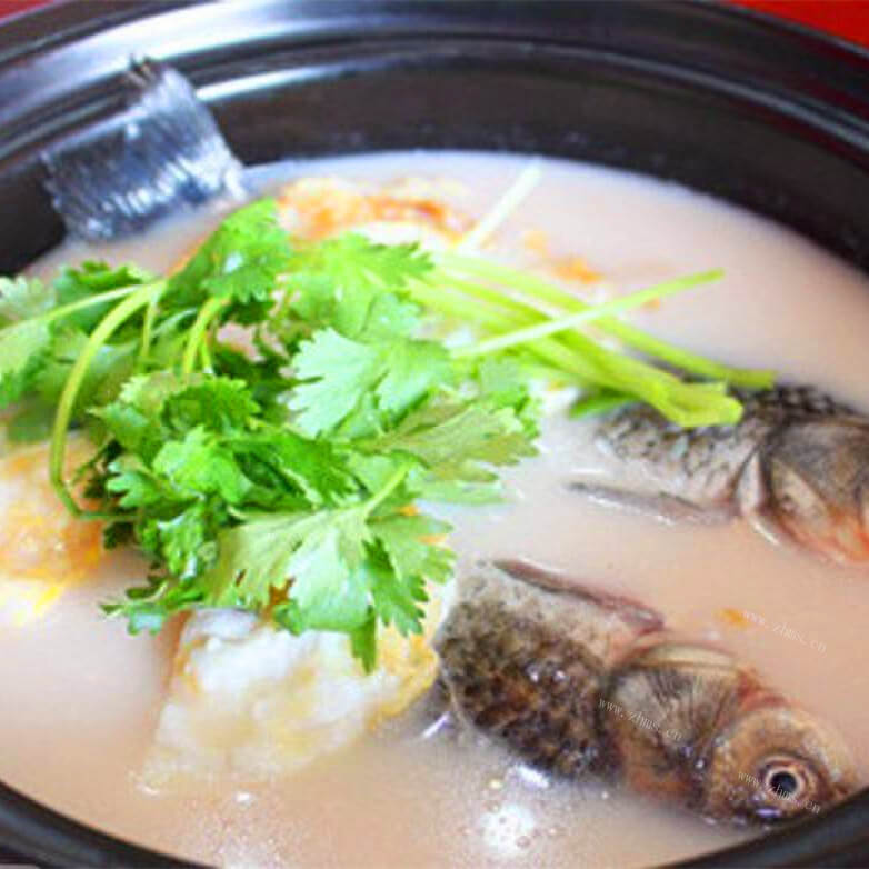 美味的砂锅鲫鱼炖豆腐