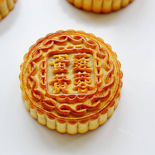 美味的纯手工莲蓉月饼