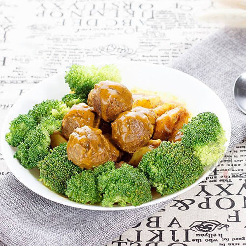 美味的牛肉丸烩西兰花