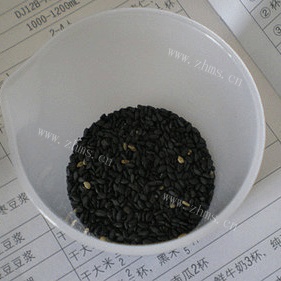 诱人的黑芝麻糊做法图解2)