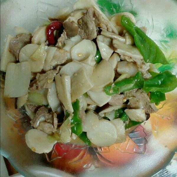 美味的里脊肉炒杏鲍菇