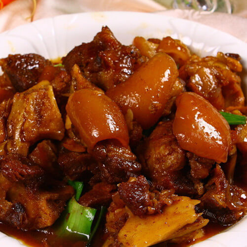 美味的家常卤猪脚