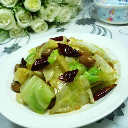 家常白菜炒花生米