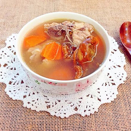 美味的牡蛎干胡萝卜汤