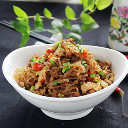 美味的酸豆角炒粉条 
