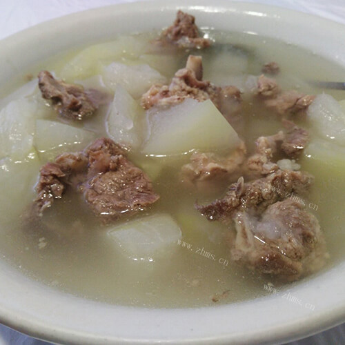 香浓的白扁豆雪梨猪骨汤