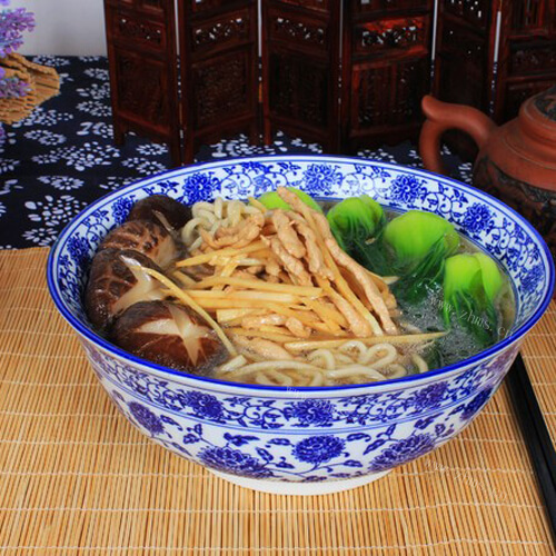 好吃的青菜肉丝面条