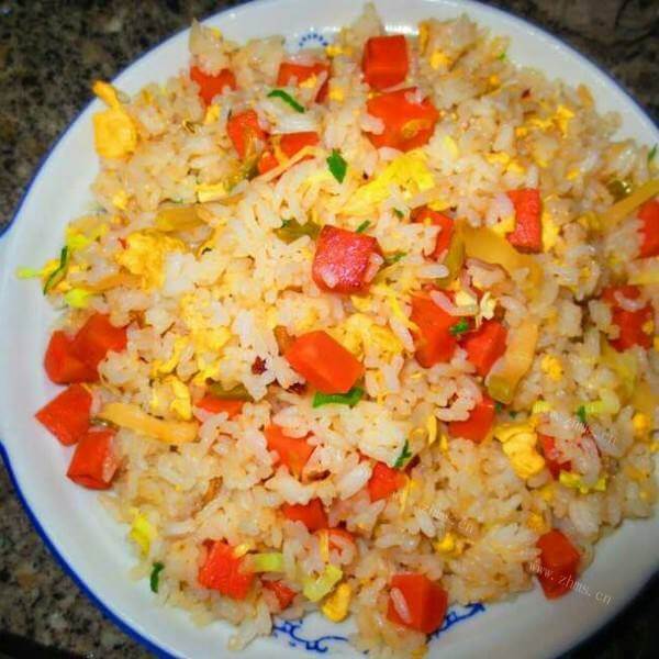 特制肘花肠炒饭 