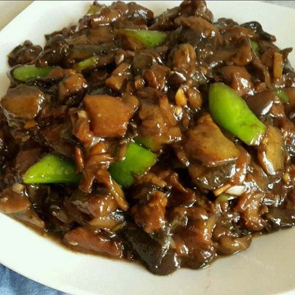 美味的火烧青椒拌茄子