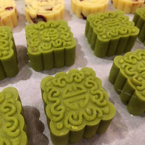 香甜的玫瑰酱芯绿豆糕