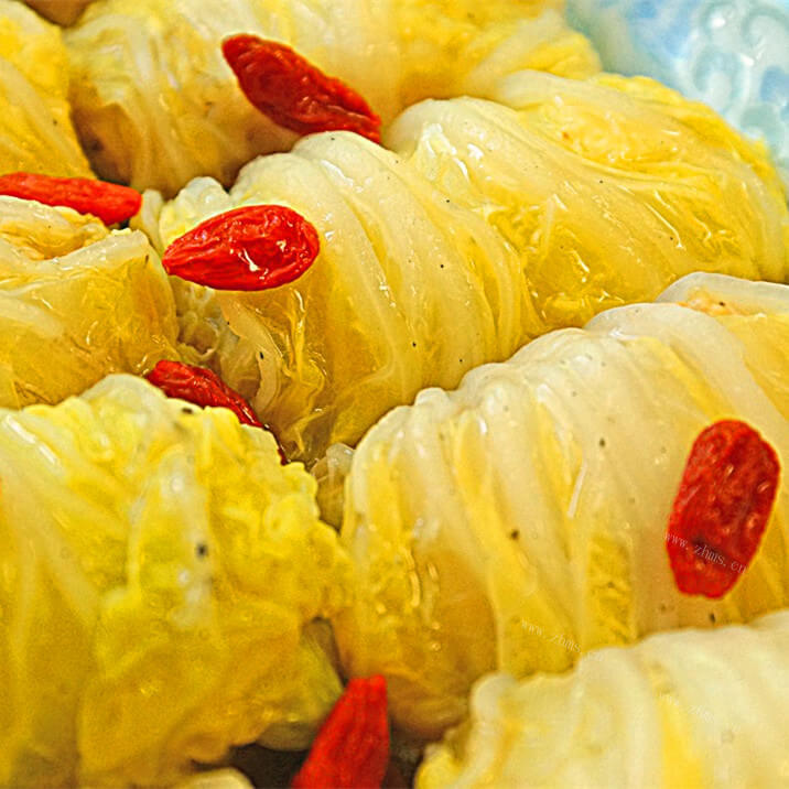 可口的娃娃菜肉卷