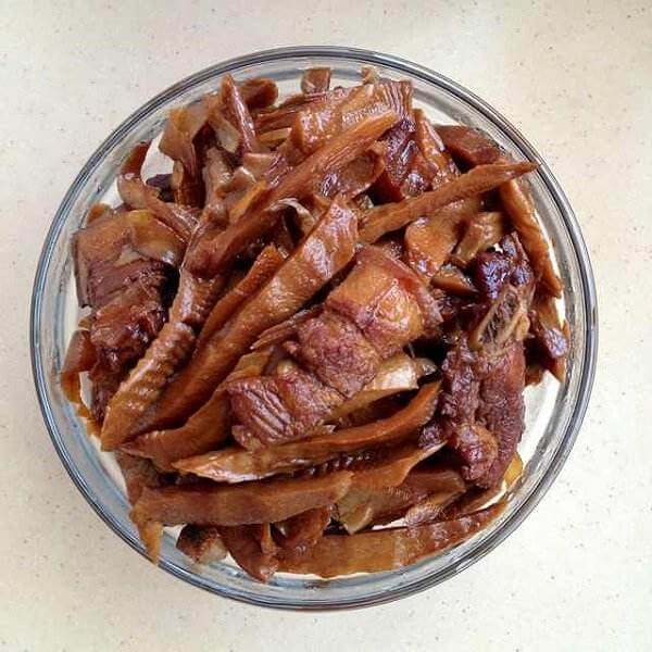 嫩滑美味的笋干香干烧肉