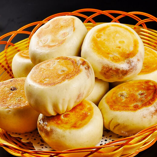 特色鸡蛋芹菜馅包子