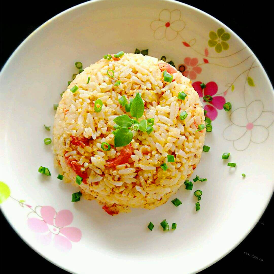 美味的油菜葱花蛋炒饭