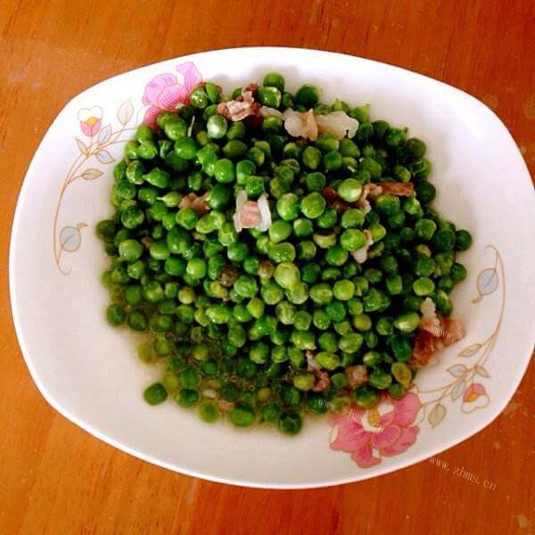 美味的香菇肉末豌豆粉