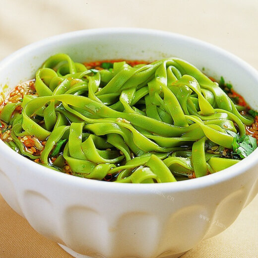 美味的菠菜牛肉粉