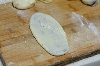 可口的迷你豆沙面包卷做法图解6)