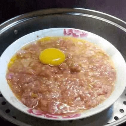 自制咸蛋蒸肉饼做法图解6)