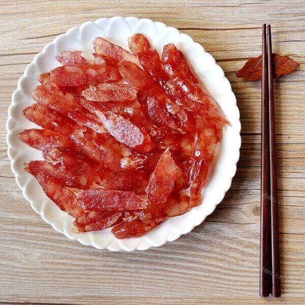 美味的炒份香辣肠
