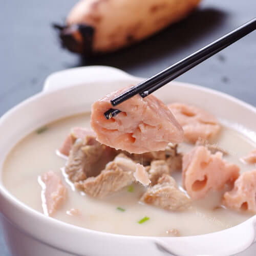 美味的猪肺筒骨莲藕汤