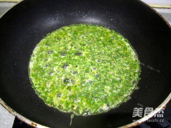 美味的香菜土豆翡翠饼做法图解6)
