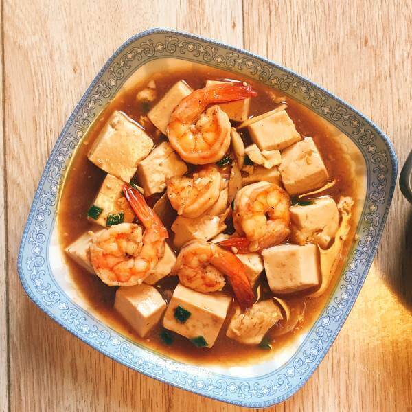 美味的虾仁炖豆腐