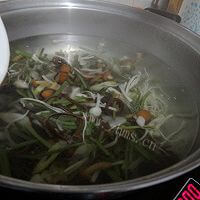 滋补的鸡肉菌菇汤做法图解6)