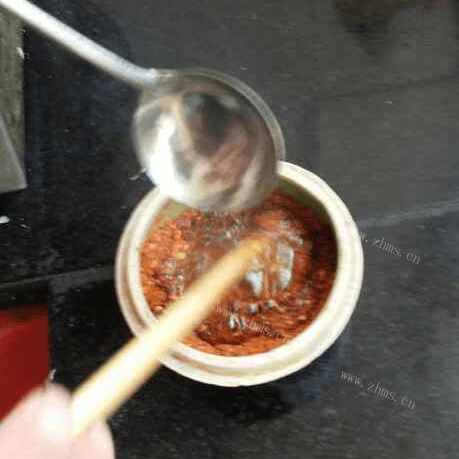 自制辣椒油做法图解4)