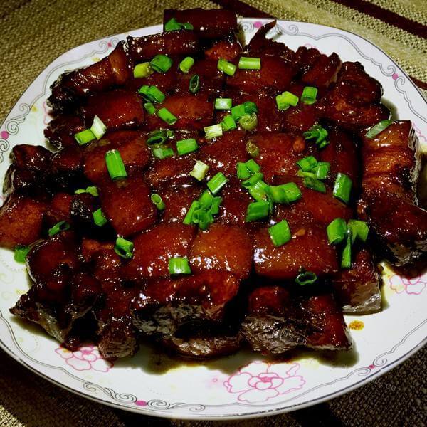 好吃的青萝卜烧五花肉