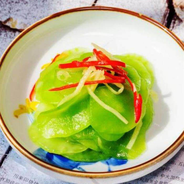 清凉爽口的姜汁凉拌莴苣片