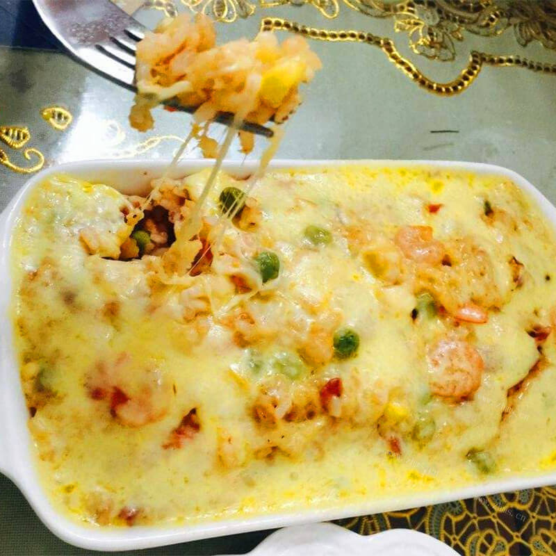 浓香的火腿肠芝士焗饭