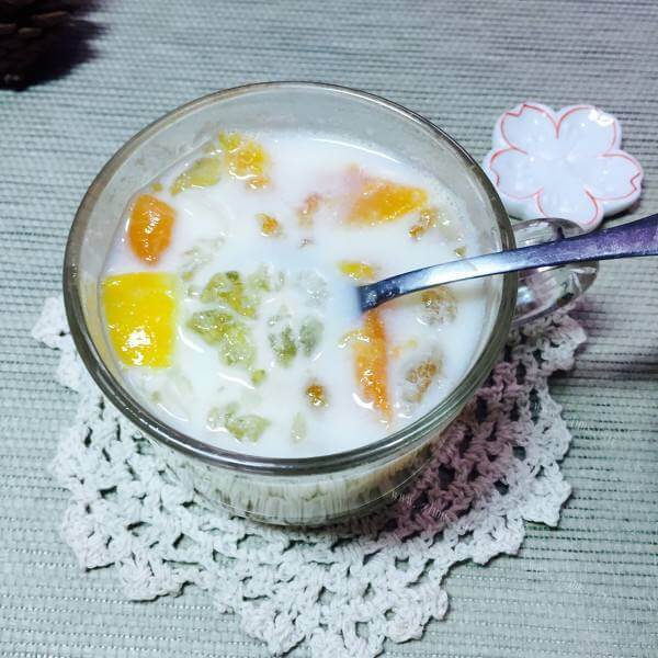 香甜的牛奶煨木瓜
