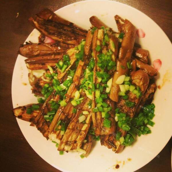 美味的蒜香茄子肉丁